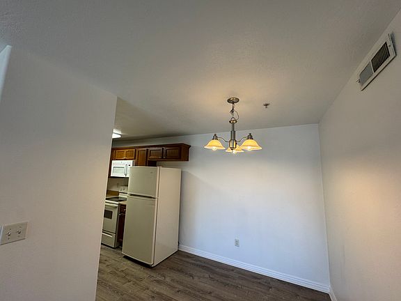 3rd image of 1627 W Westbury Way