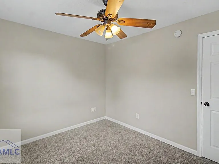 401 E Banks St — Photo 15