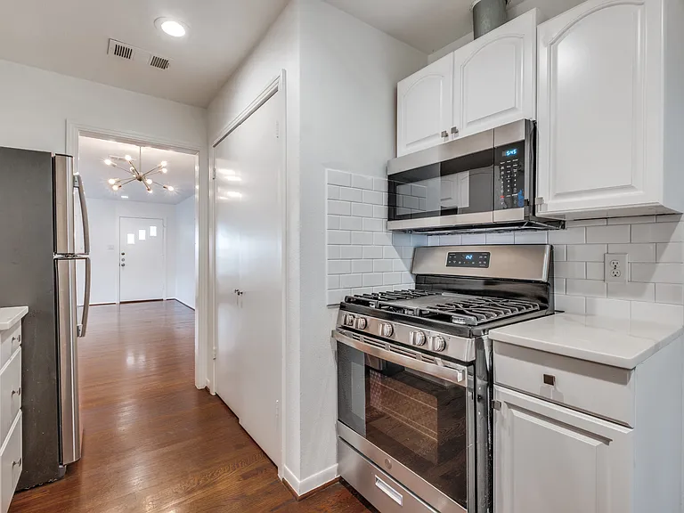 6323 Ravendale Ln — Photo 6