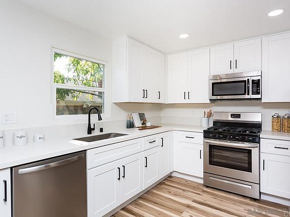 2nd image of 2610 Glebe Rd