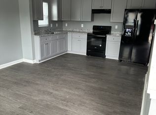 406 E Waddell St, Selma, NC 27576