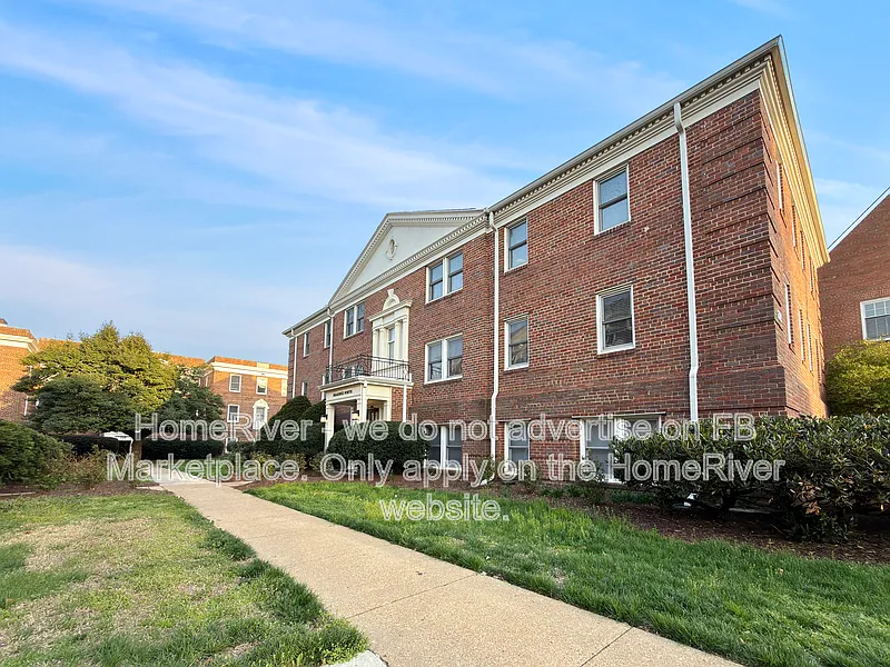 Building Photo - 722 S Washington St #104