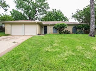 2608 Shady Grove Dr, Bedford, TX 76021