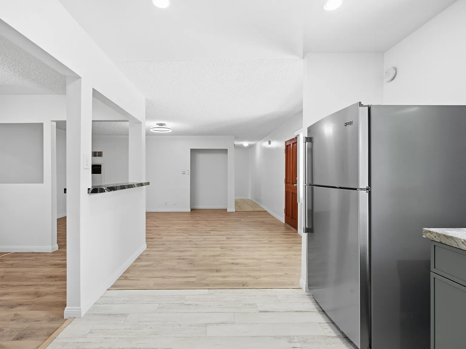 2 bed, 950 sqft, $2,799 — Photo 2