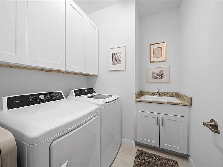 1889 Saddlewood Cir — Photo 22