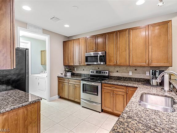 3rd image of 4910 SW 17th Pl #1