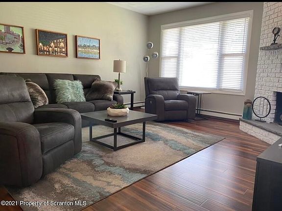 3rd image of 104 Woodland Dr