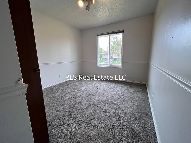1572 E Hidden Valley Rd — Photo 9