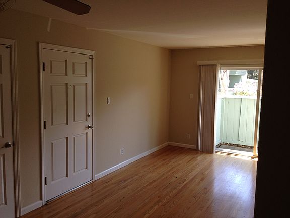 5th image of 1026 Middle Ave APT A