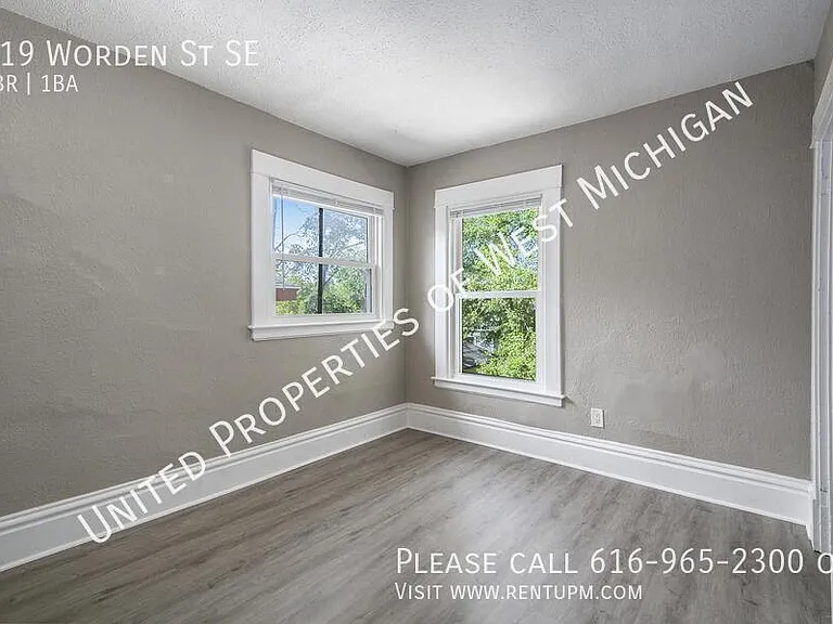 919 Worden St SE — Photo 7