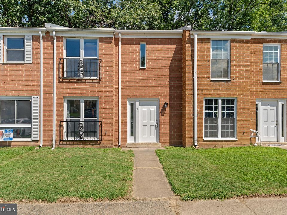 1st image of 11 Oak Dr