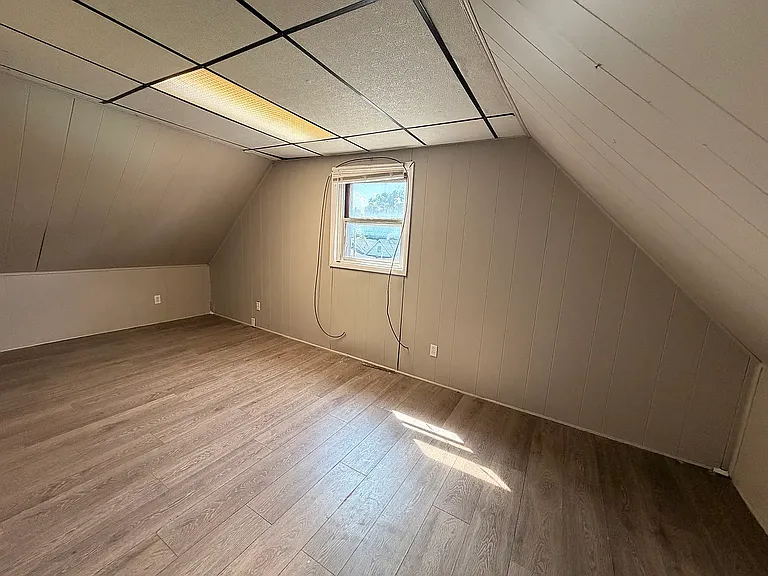 2351 Valentine St — Photo 10
