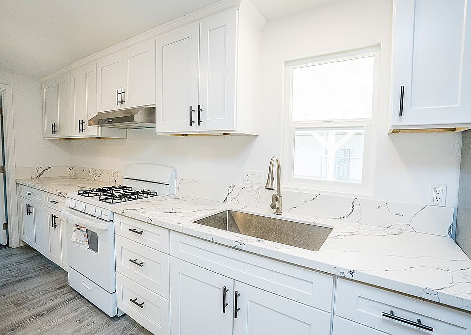 1st image of 18228 N 1st Pl