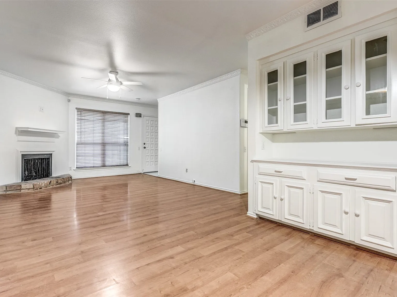 2 bed, 1.5 bath, 1190 sqft, $2,495 — Photo 2