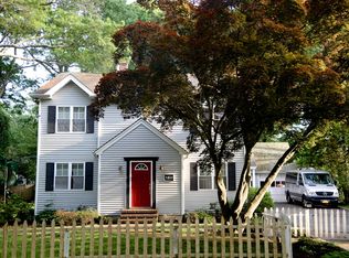 160 E 17th St, Huntington Station, NY 11746