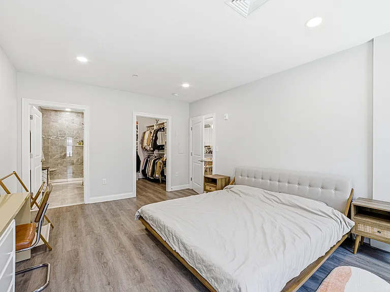 320 Middlesex Ave #D208 — Photo 45