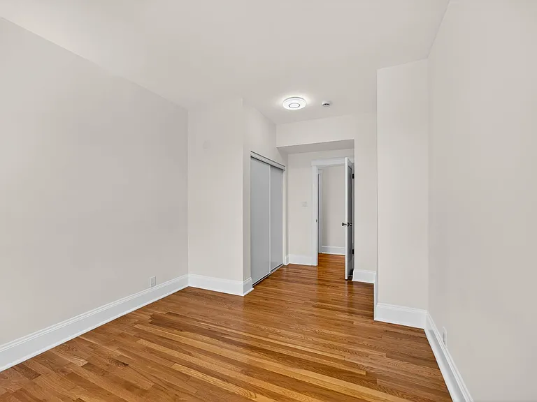 990 Bay St #1114R — Photo 16