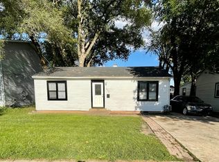 613 N Elmwood Dr, Aurora, IL 60506