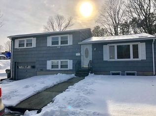8 Magna Vista Dr, Auburn, MA 01501