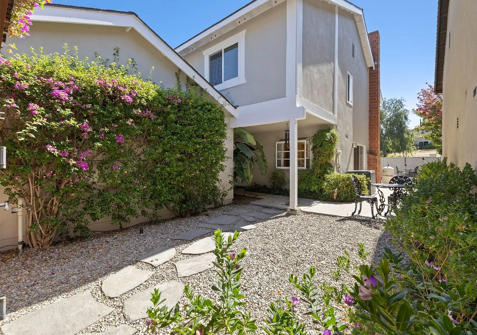 Beautifully Updated Home in Lake Lindero — Photo 2