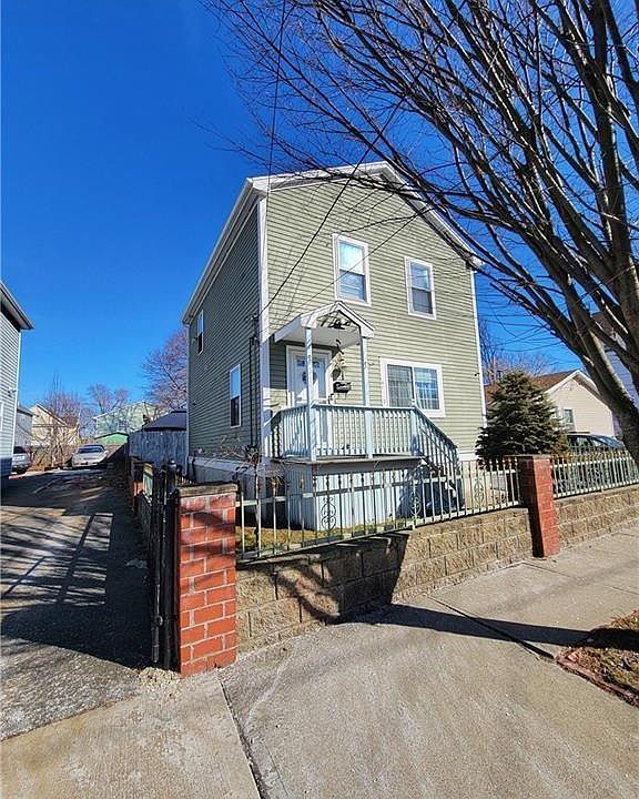 1st image of 42 Burnside St