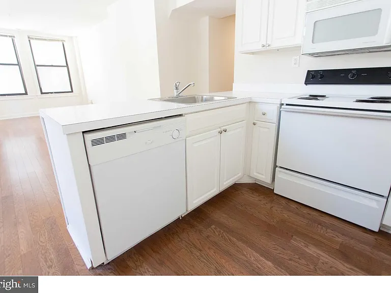 1411-4 Walnut St #804 — Photo 9