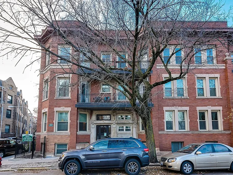 Clarendon 4114-4124 — Photo 1