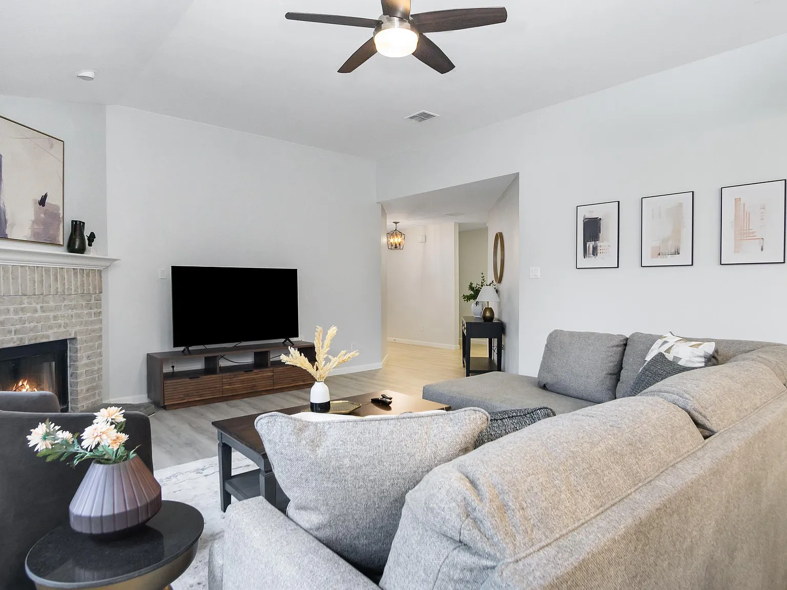 4 bed, 1915 sqft, $5,400 — Photo 3