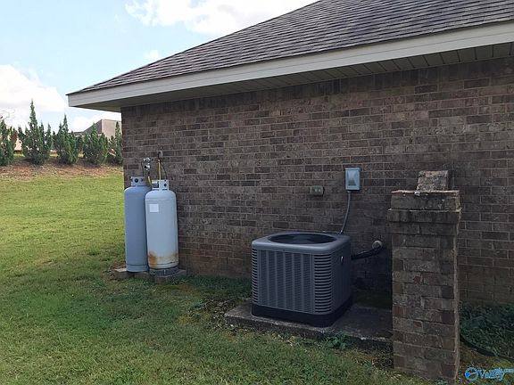 4th image of 402 Summer Cove Cir NW