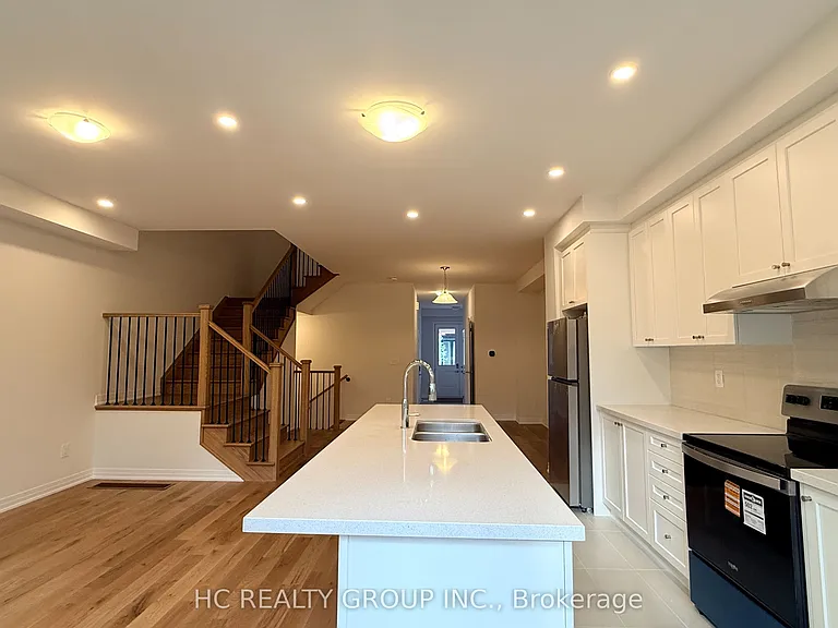 16 Anna Russell Way — Photo 2