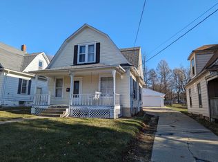 1439 S Oak Ave, Freeport, IL 61032