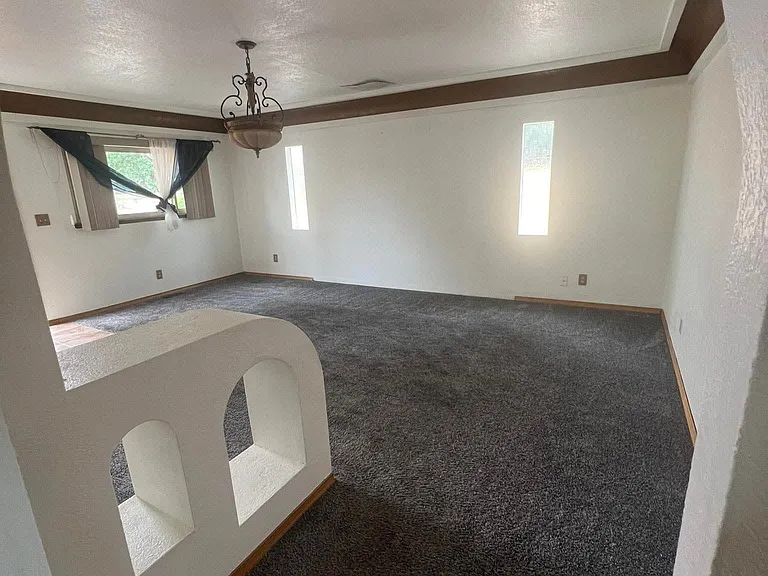 1536 1/2 Hickox St — Photo 3