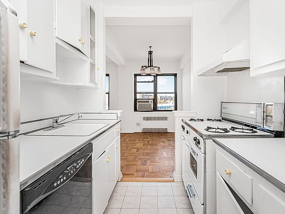 4th image of 3515 Henry Hudson Pkwy W APT 9B