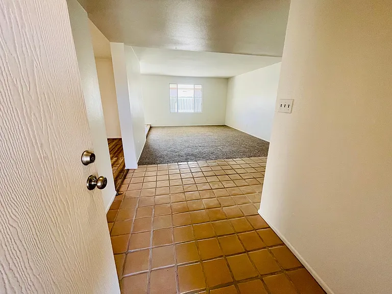 5141 E Blanche Dr — Photo 4