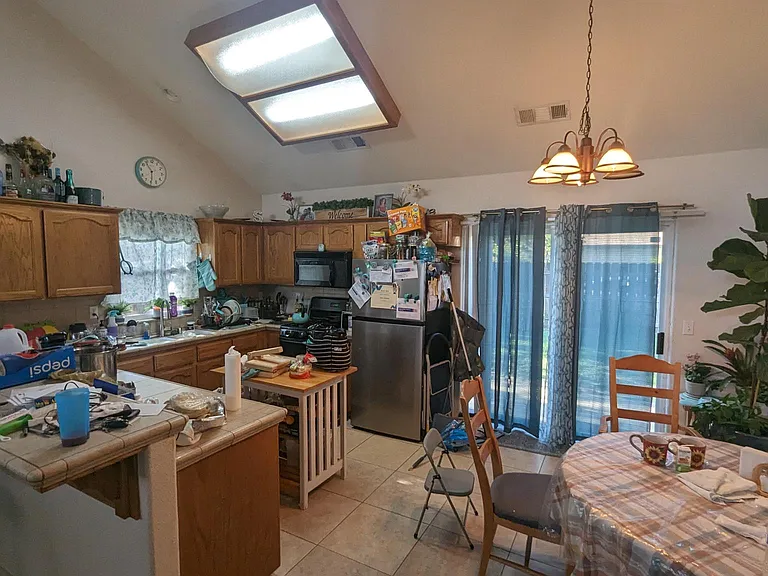 1140 W 7th St #A — Photo 4