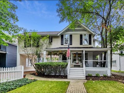 236 E Prospect Ave, Lake Bluff, IL, 60044