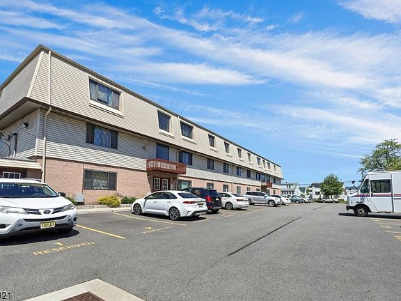 3rd image of 846 Riverside Ave BLDG 846 #202