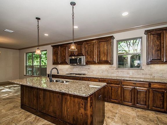 5th image of 3828 Northpark Dr