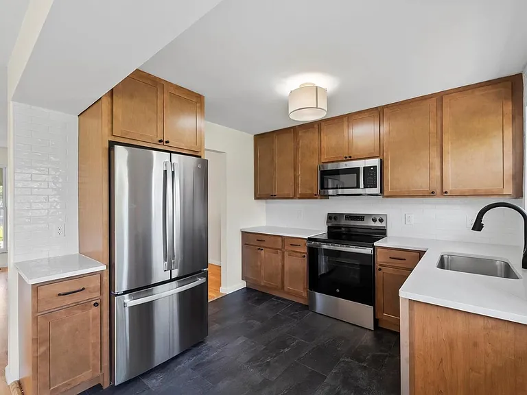 405 Fontainebleau — Photo 3