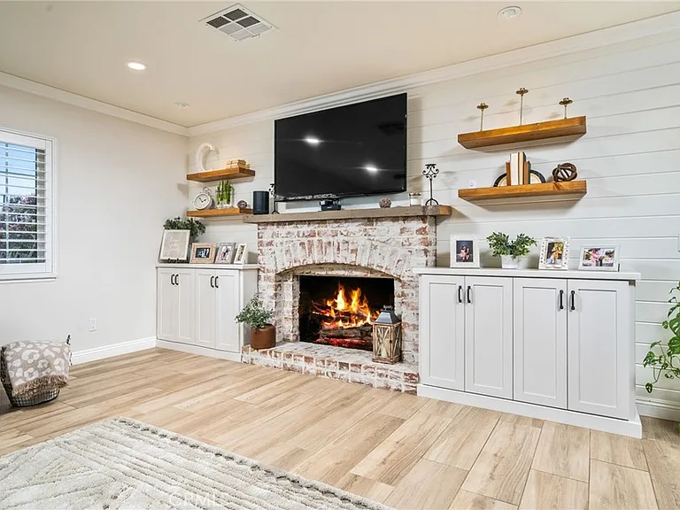 1025 Kent Dr — Photo 8