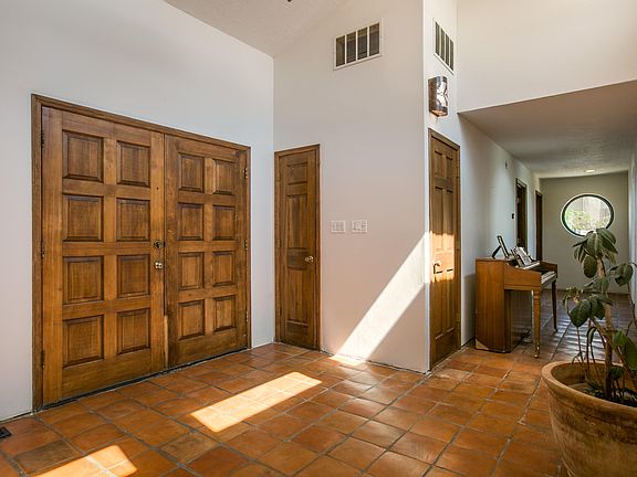 3rd image of 4921 Camino De Monte NE