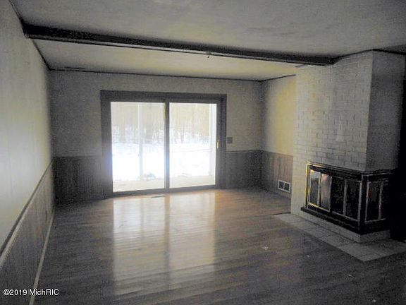 4th image of 33 N 40th St