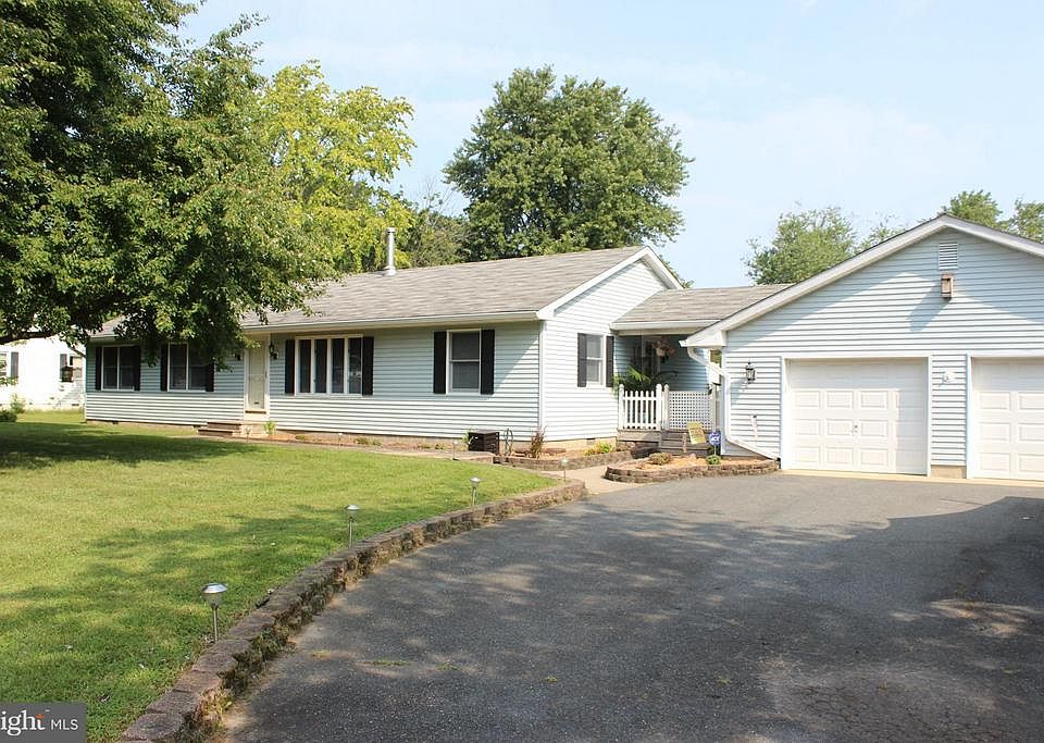 1st image of 122 Chesapeake Estates Dr