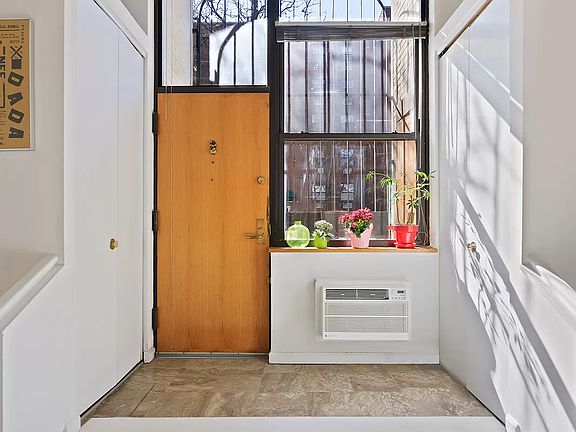 2nd image of 130 Barrow St #Townhouse