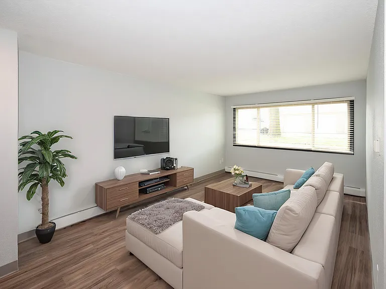 Meadow Park Apartments — Photo 14