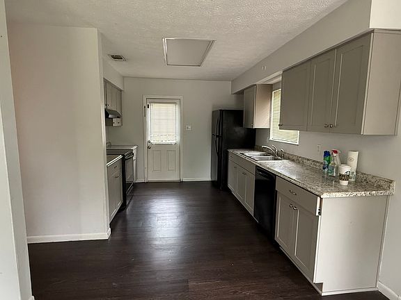 4th image of 12126 Magnolia St