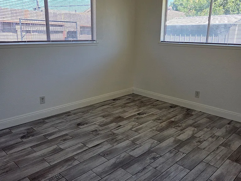 325 Jubilee Way — Photo 5