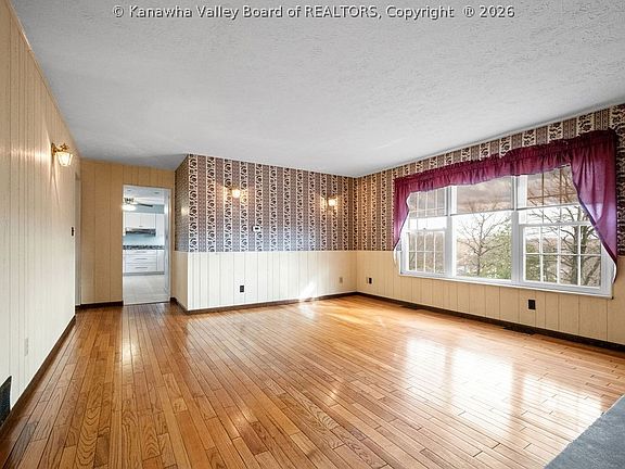 4th image of 1915 Rolling Hills Pl