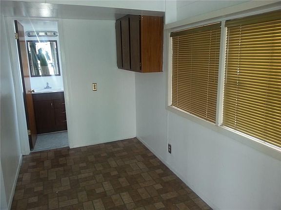 3rd image of 2715 Park Row Ave