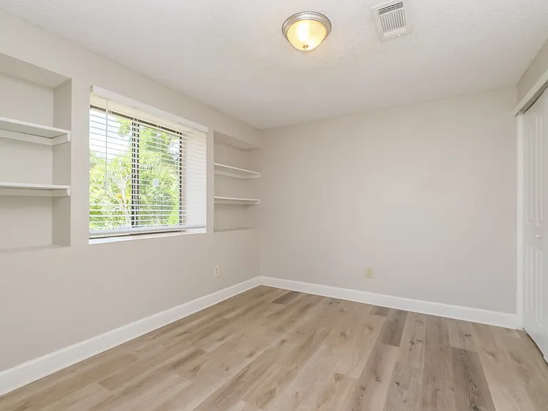 7511 Breezewood Ct — Photo 11